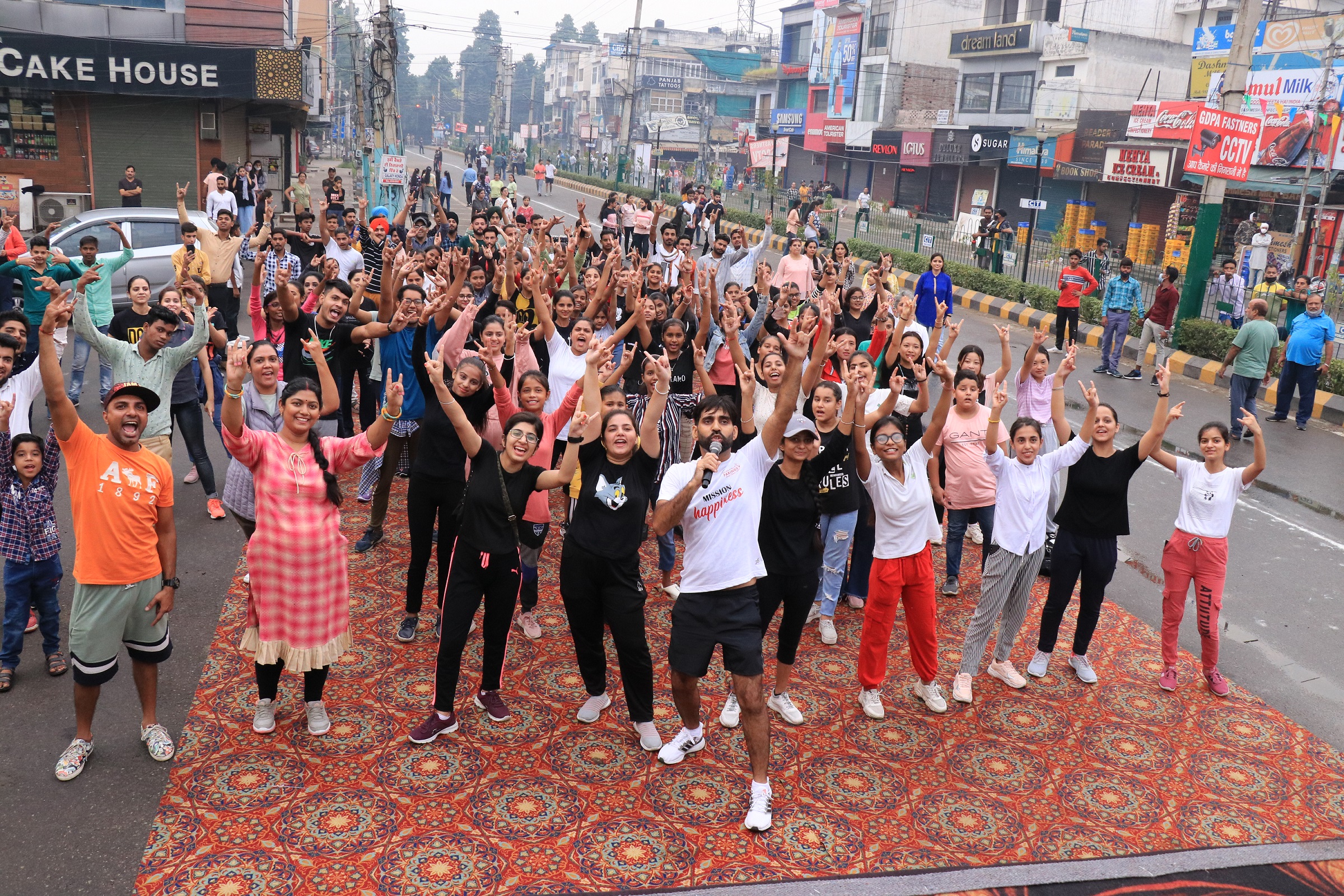 Jalandharites-take-part-in-open-dance-during-WOW-event-organised-by-CT-Group-in-Model-Town